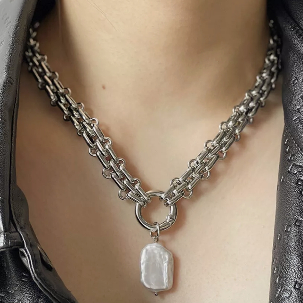 ✨NEW✨Silver and White Double-Strand Necklace with Baroque Pearl Pendant